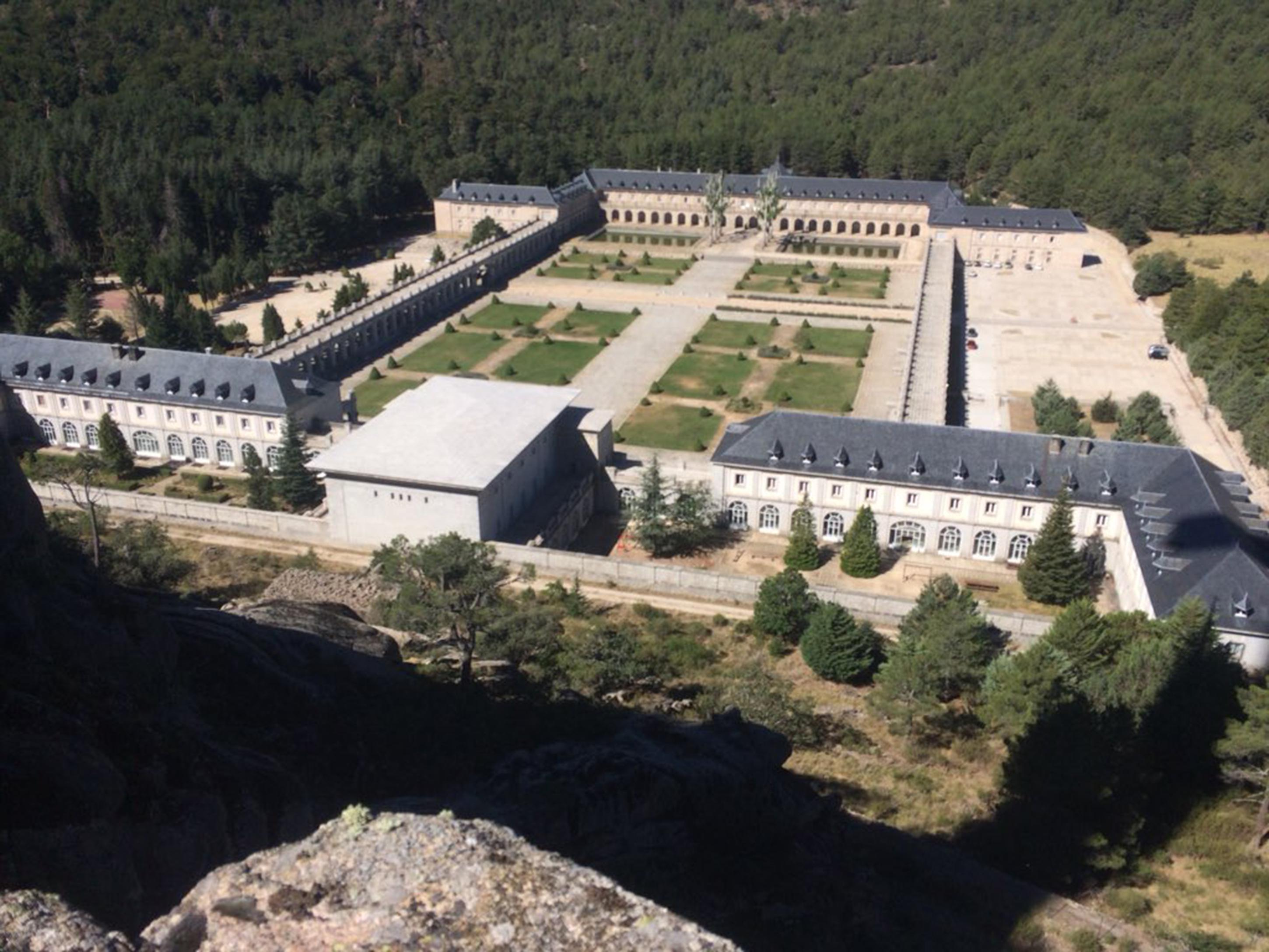 Hôtel Hospederia Santa Cruz à San Lorenzo de El Escorial Extérieur photo