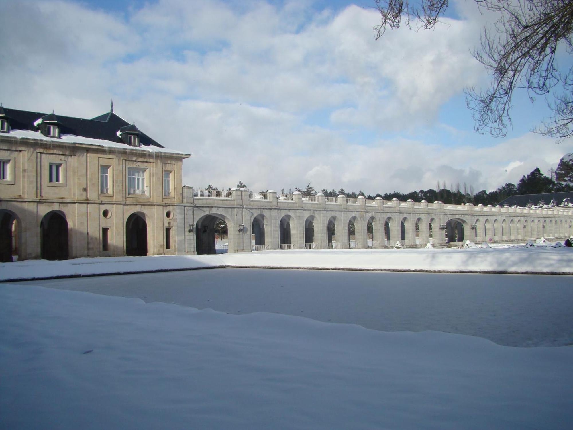 Hôtel Hospederia Santa Cruz à San Lorenzo de El Escorial Extérieur photo