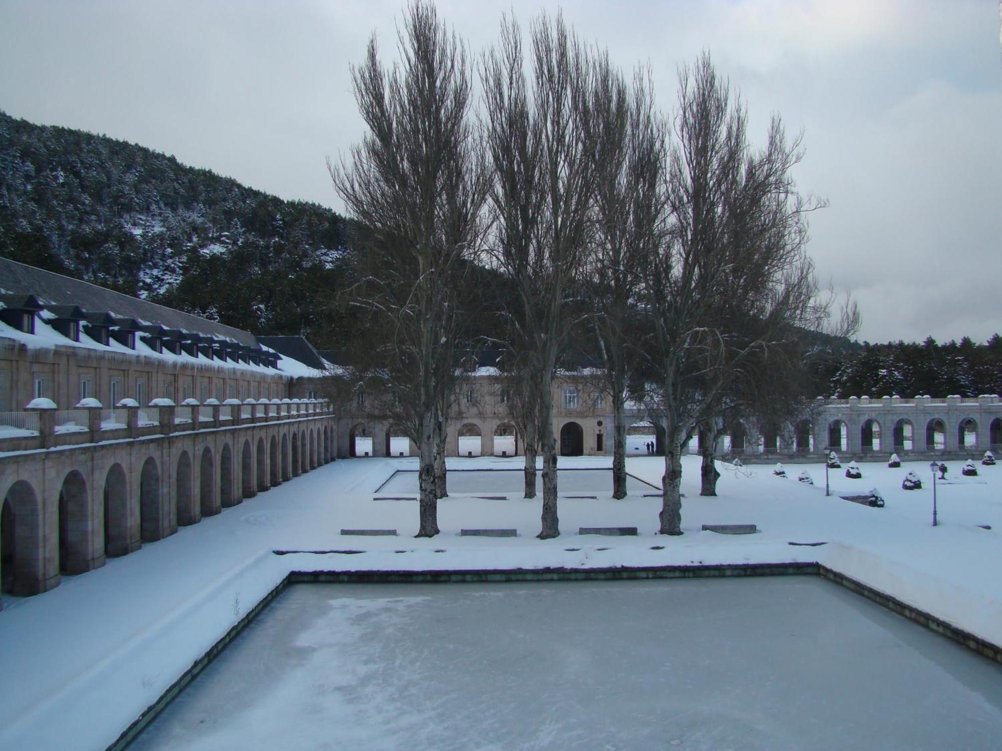 Hôtel Hospederia Santa Cruz à San Lorenzo de El Escorial Extérieur photo