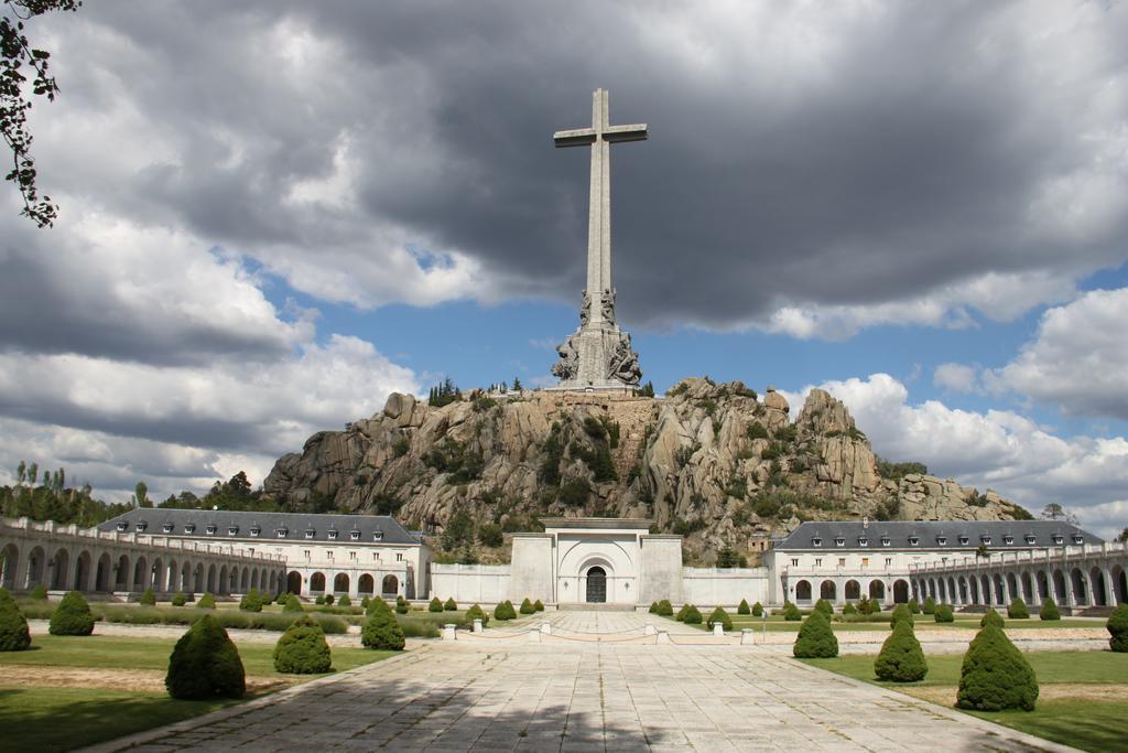 Hôtel Hospederia Santa Cruz à San Lorenzo de El Escorial Extérieur photo