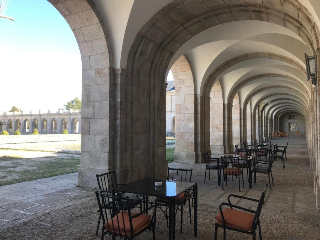 Hôtel Hospederia Santa Cruz à San Lorenzo de El Escorial Extérieur photo